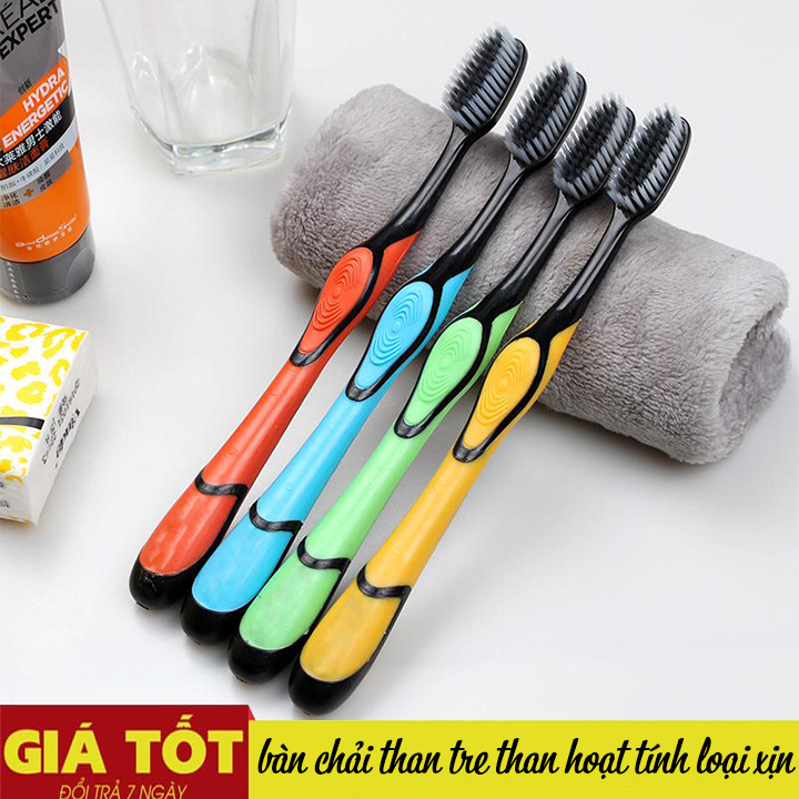 Bộ 4 bàn chải đánh răng than tre hoạt tính chống vi khuẩn 3 tác động (Màu ngẫu nhiên)