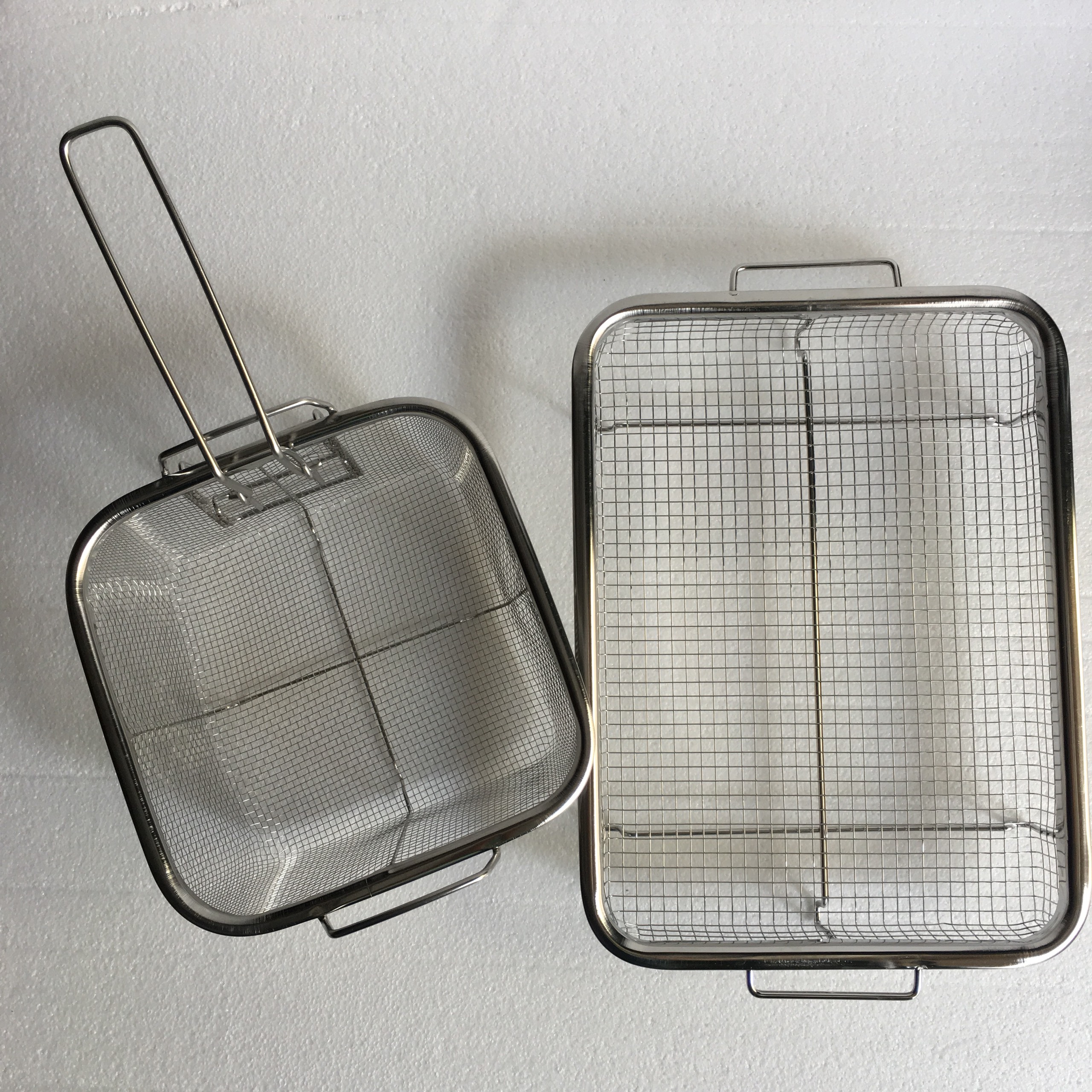 2 Rổ lưới Inox dùng cho nhà bếp.