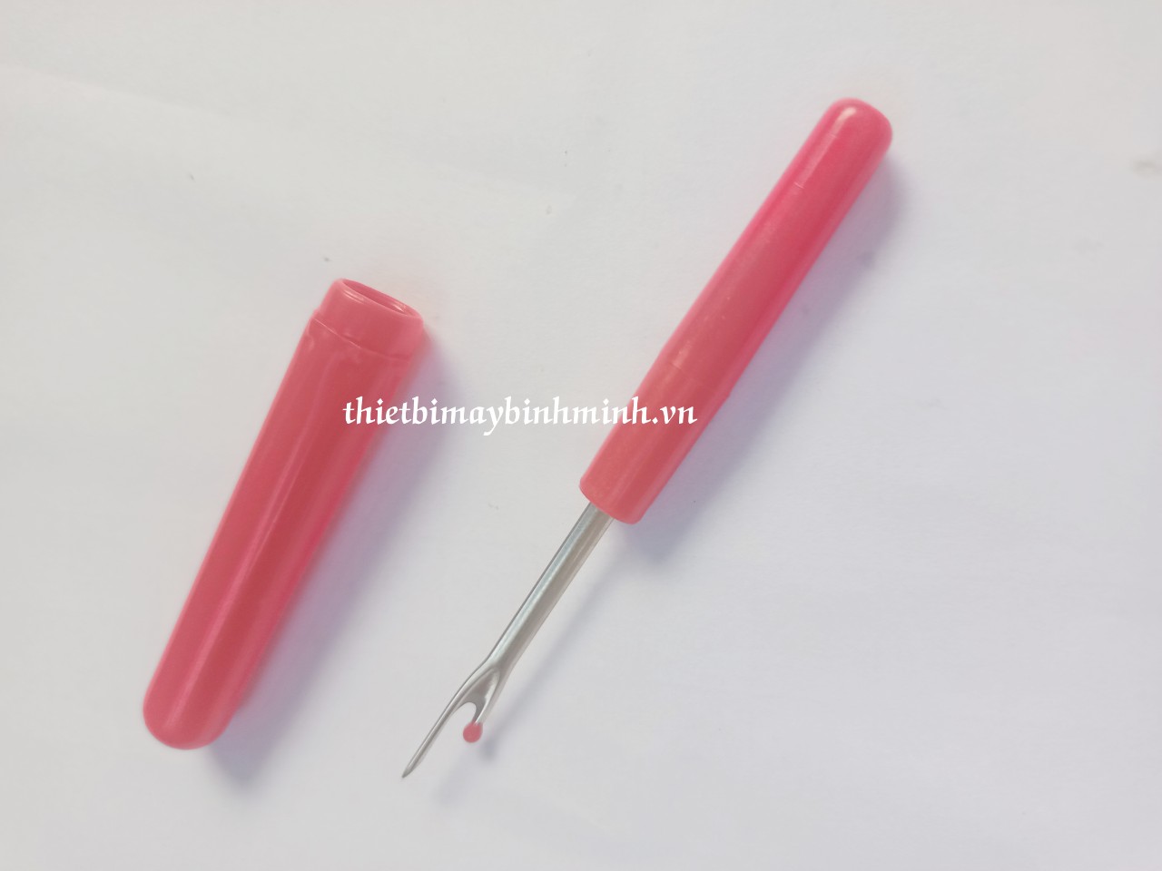 Rạch khuyết gỡ chỉ (nắp nhựa) dùng trong ngành may mặc