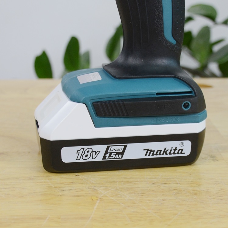 Máy khoan vặn vít dùng pin Makita DF457DWE