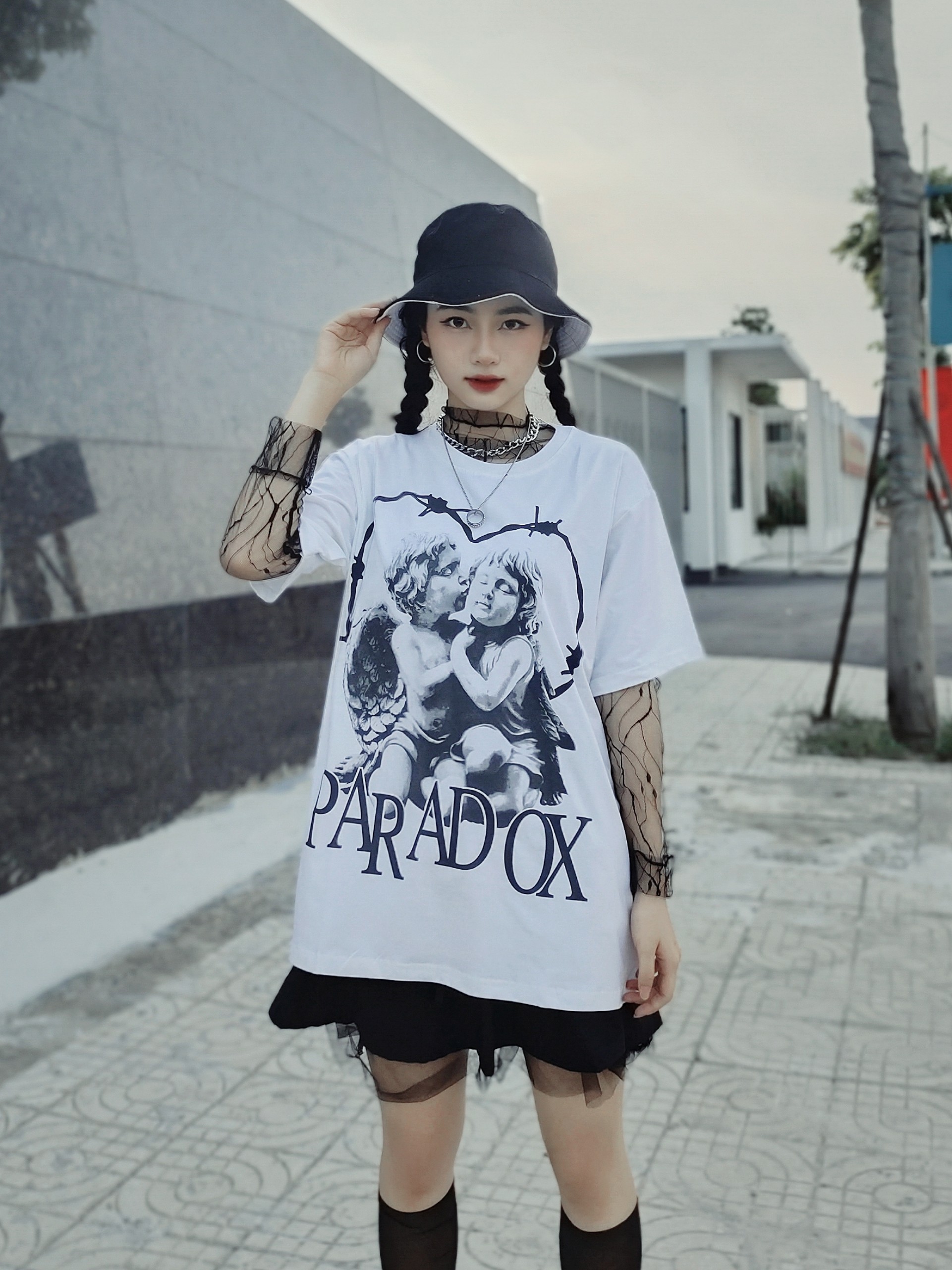 PARADOX Áo thun SURROUNDED BY LOVE TEE