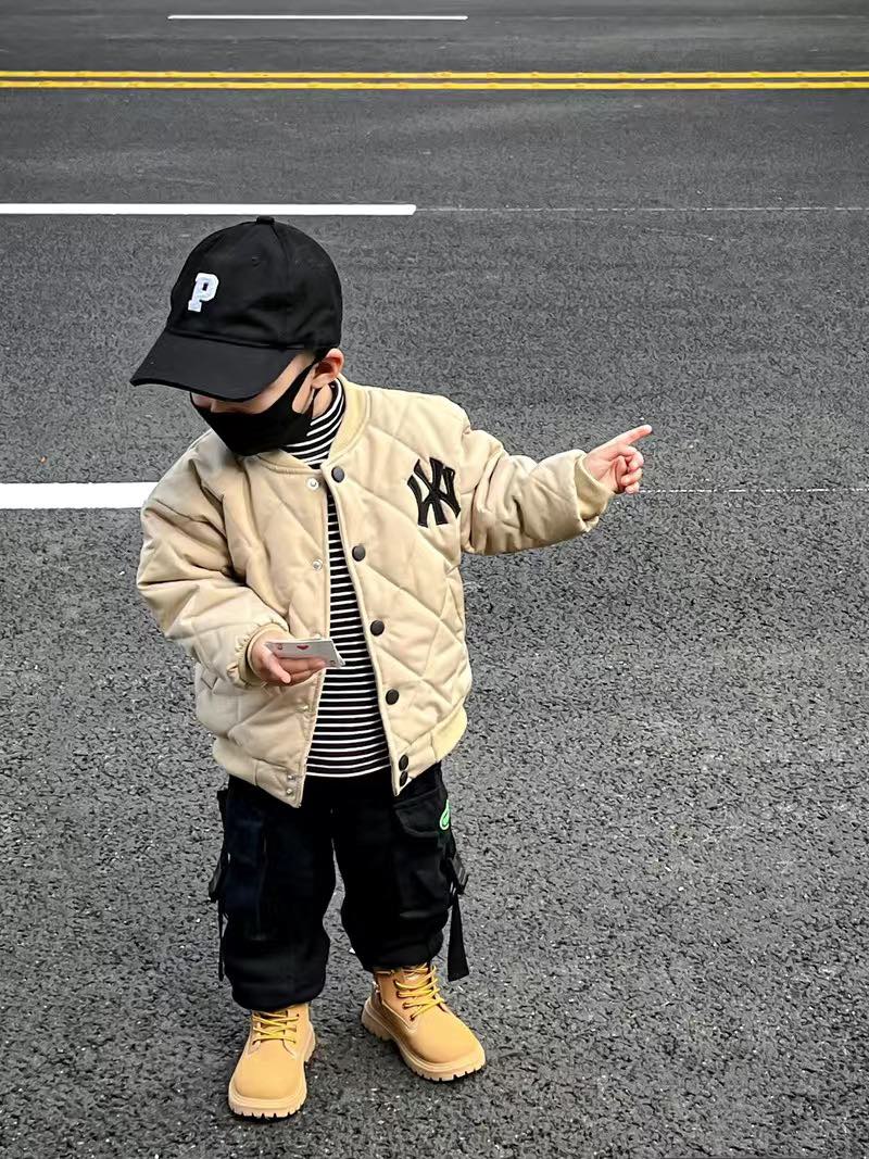 Áo khoác bomber cá tính cho bé trai và gái.