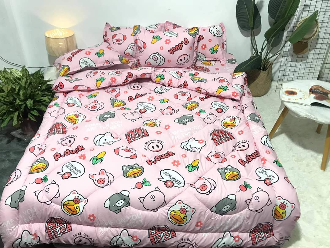 (FreeShip MAX) Chăn phao siêu nhẹ cực ấm,đã có ruột bông liền vải cotton poly 1m8x2m họa tiết heo nhí nhố Kovico Kho chăn ga gối, ga giường, drap giường hà nội