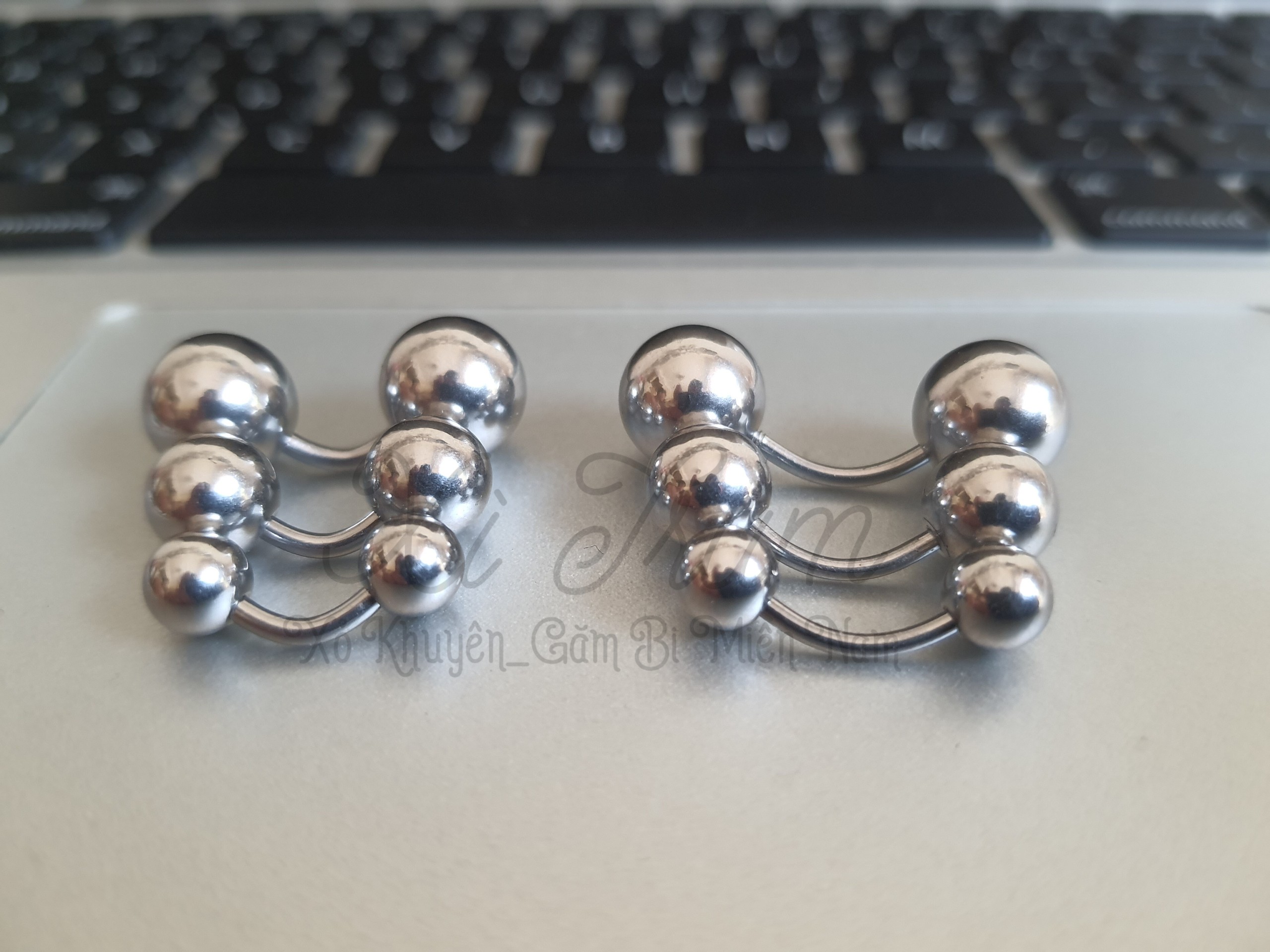 01 Khuyên chuỳ CONG bi INOX cho Nam ( KHÔNG KÈM KIM XỎ )