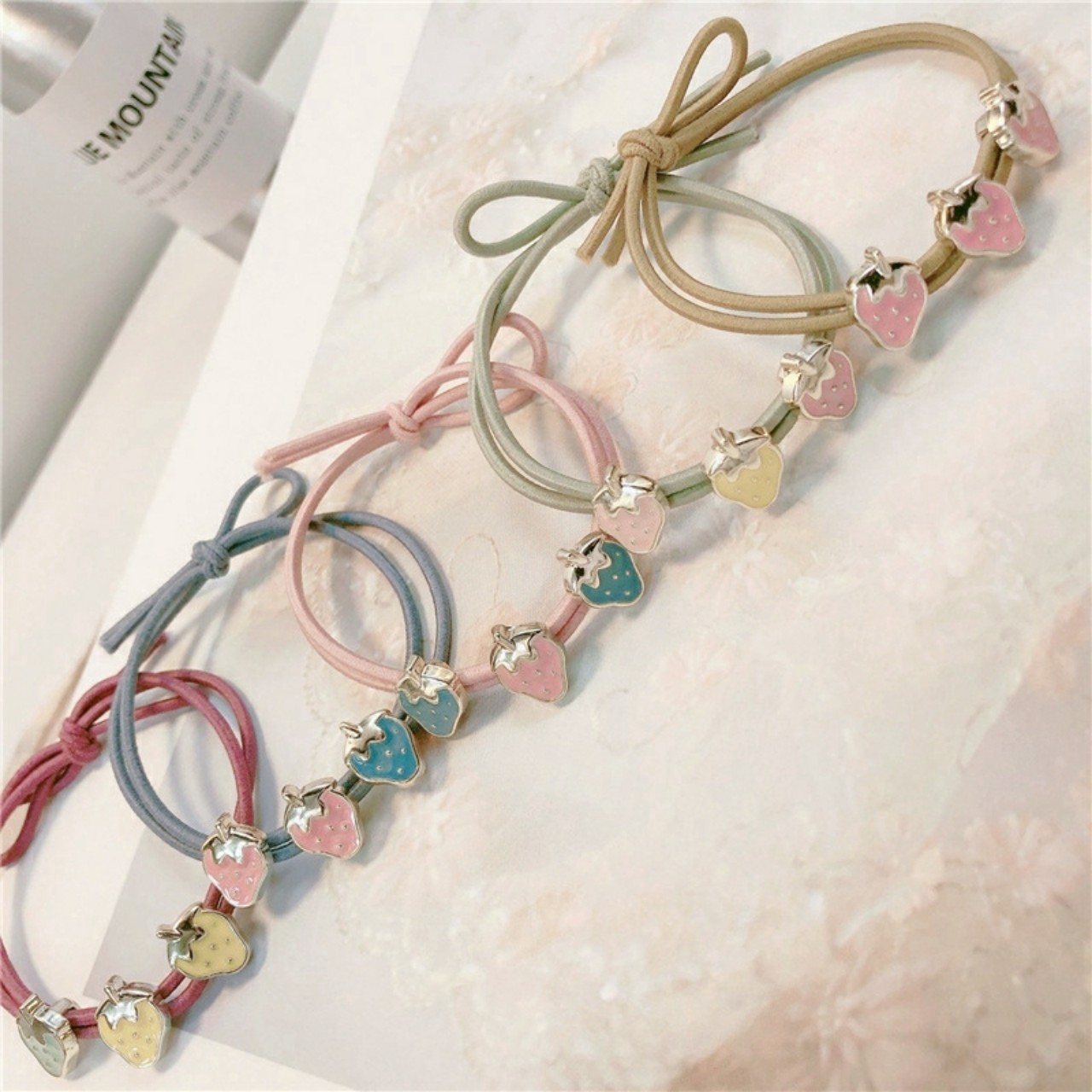 THUN  CỘT TÓC HÌNH TRÁI DÂU - 01 THUN