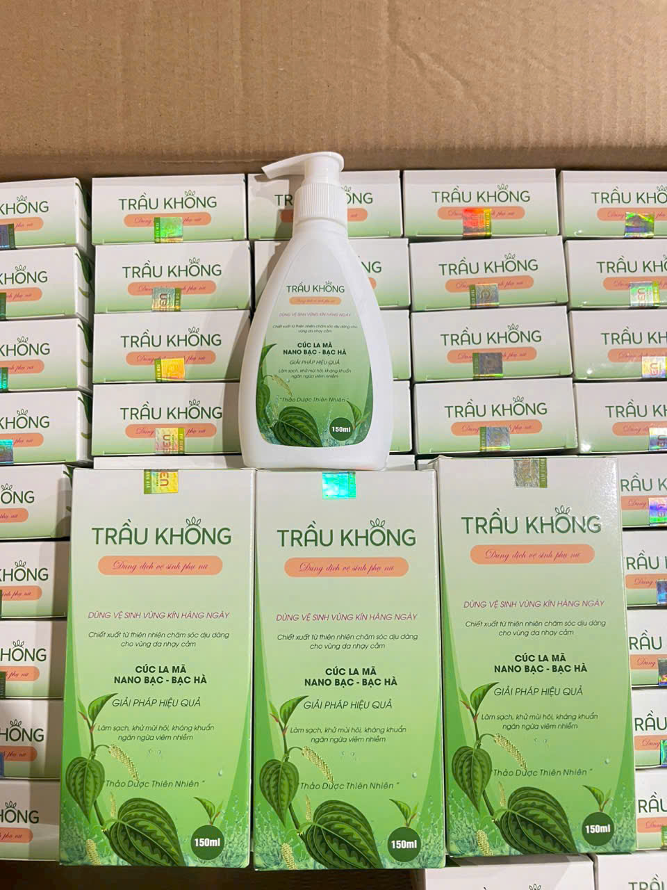 Dung dịch vệ sinh Plus trầu không Queen 150ml