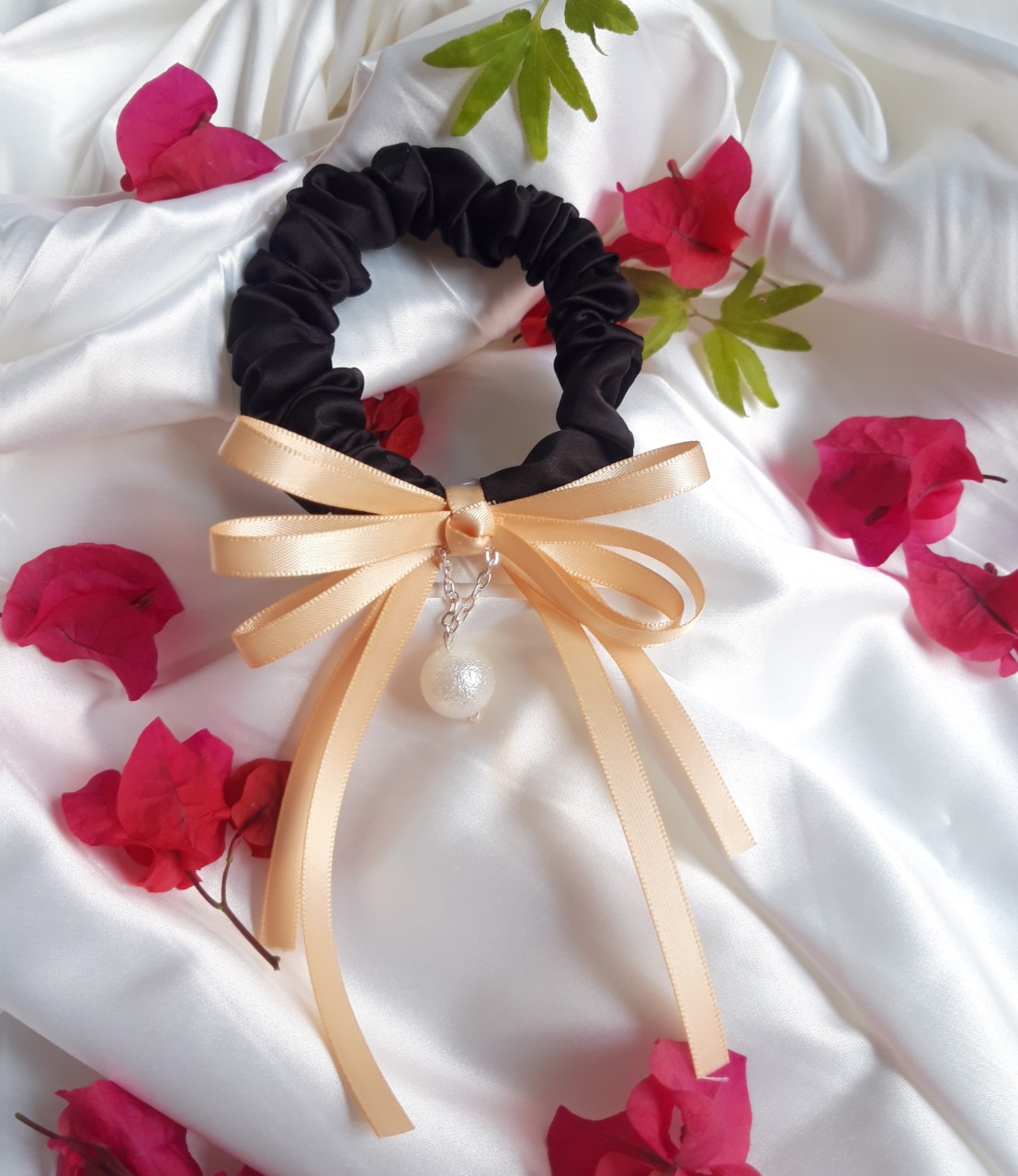 Cột Nơ Scrunchies cá tính.