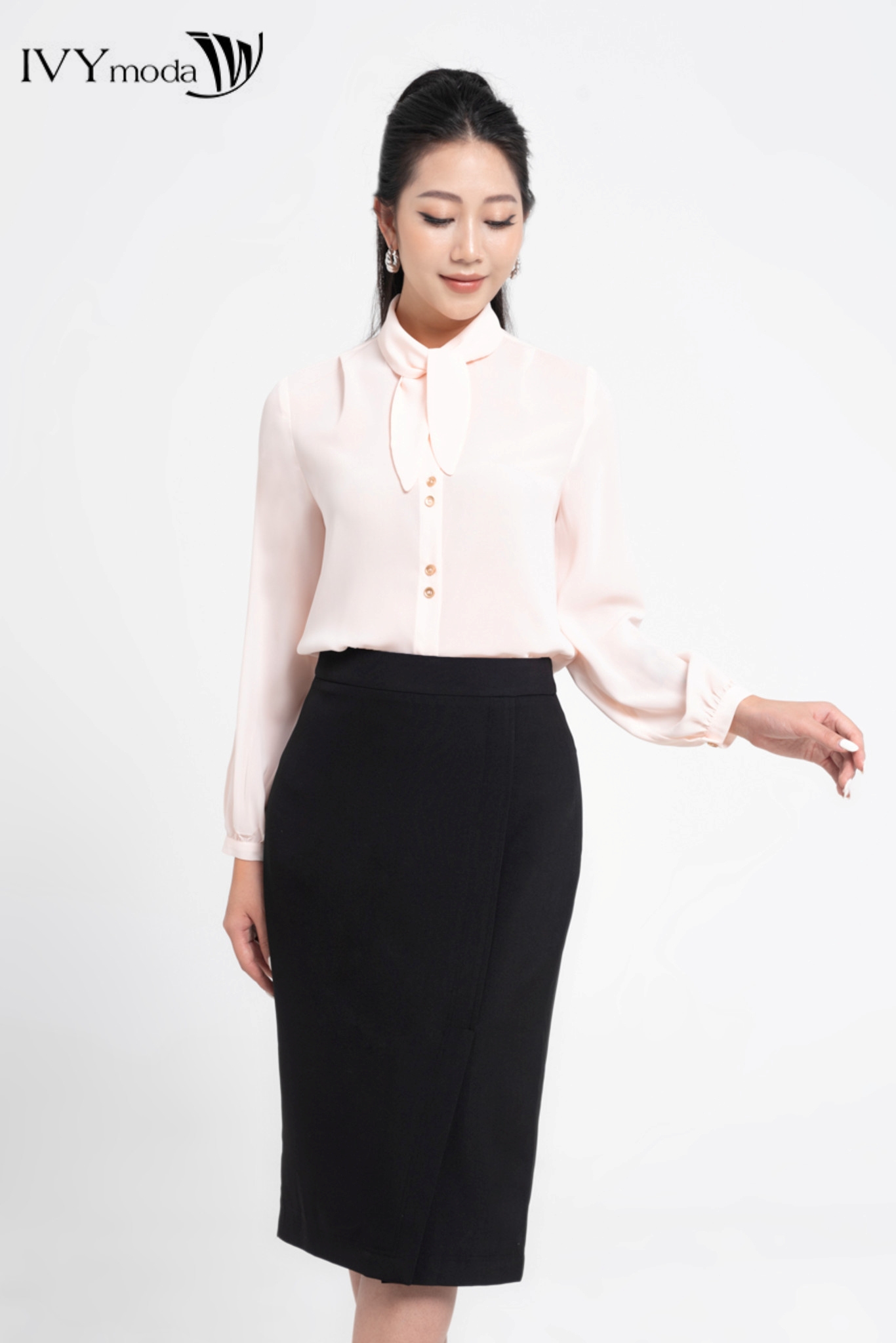 Áo lụa cổ thắt nơ IVY moda MS 17M8168