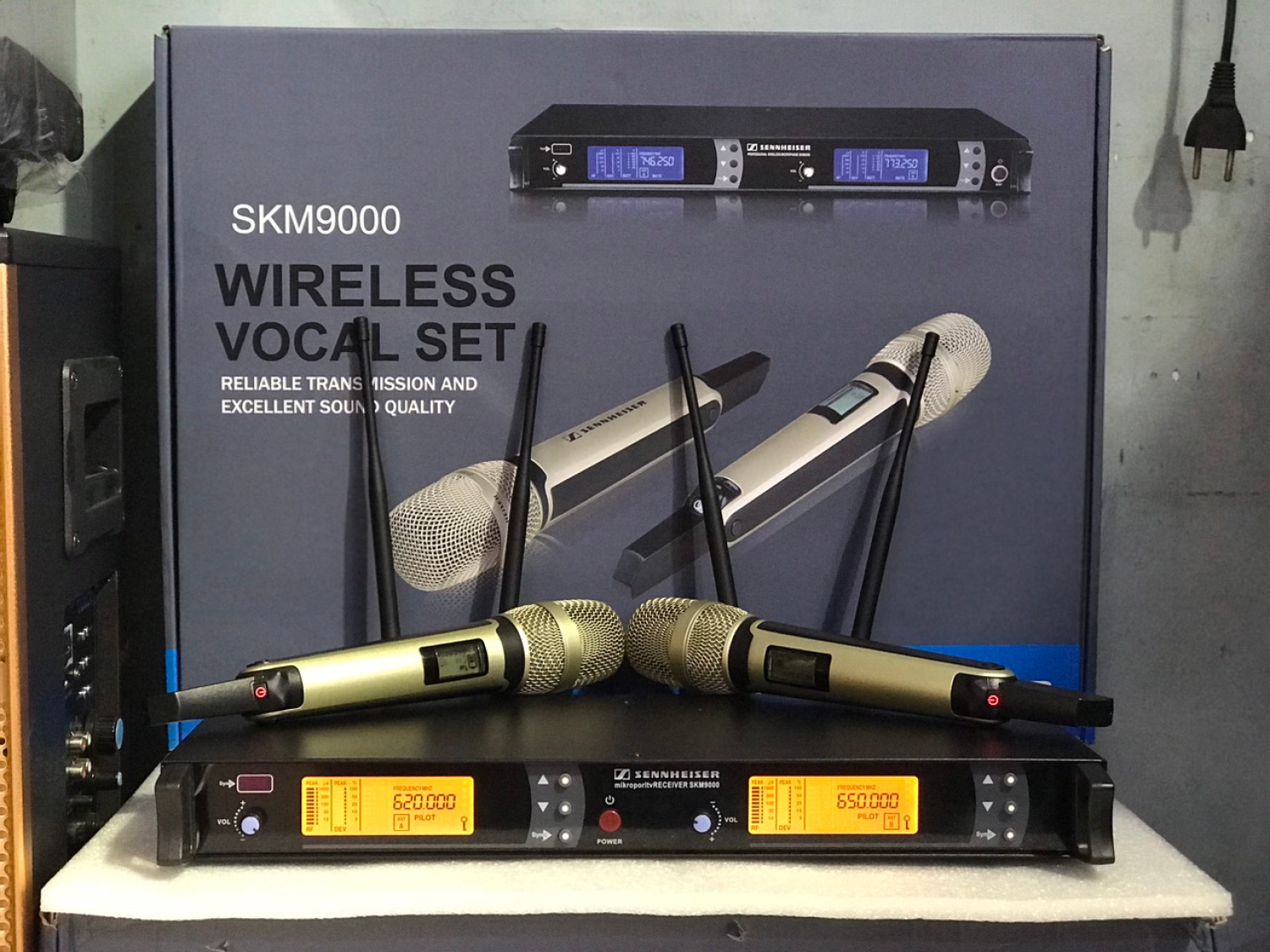 Bộ micro sennheiser skm 9000 bản 4 anten trυng thực âm thanh vượt trội. chống hú rít lọc âm cực chuẩn. giải pháp tốt ƞhất dành cho gia đình đầu thu + micro không dây karaoke chuẩn uy tín giá tốt