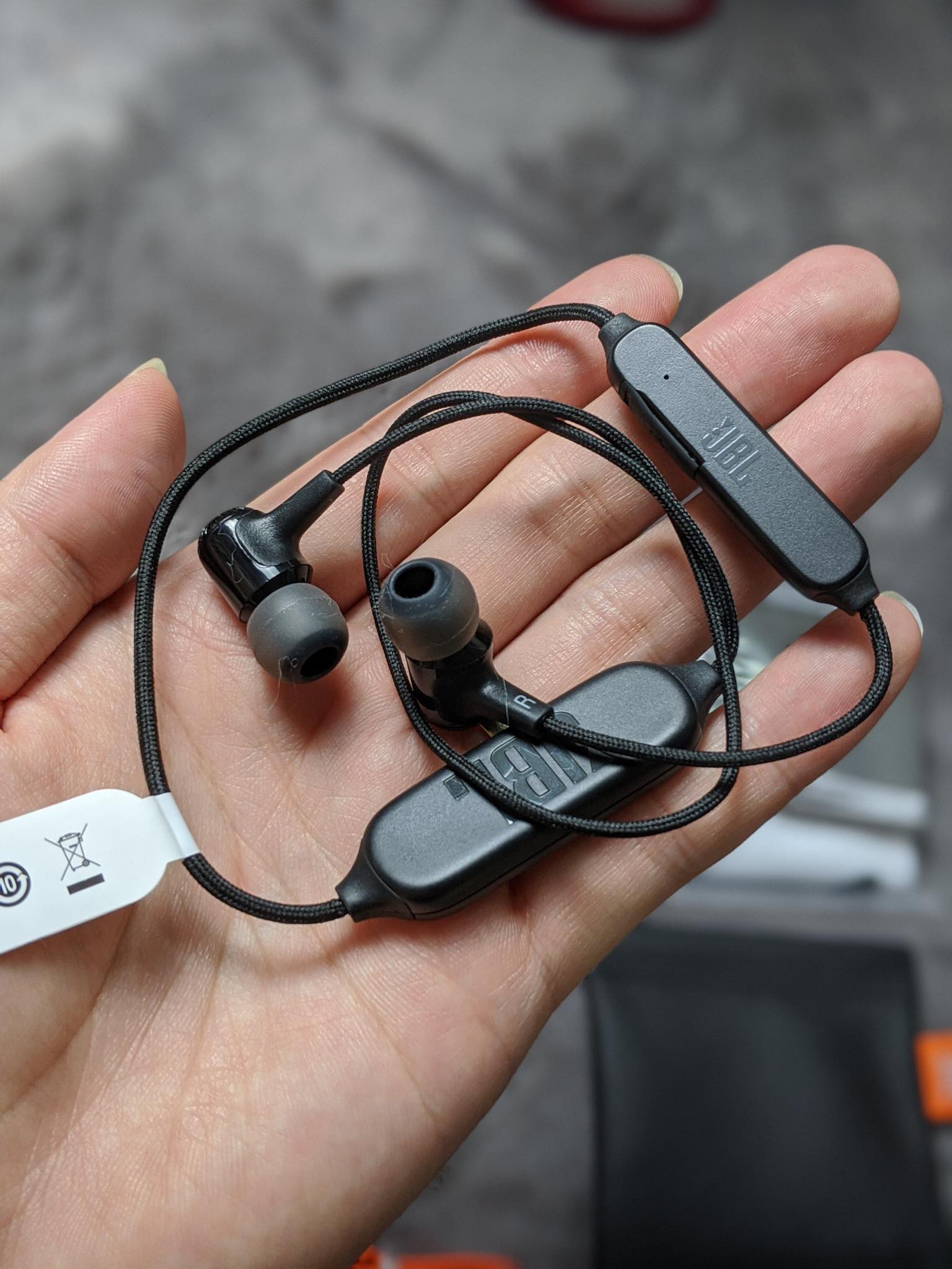 Tai nghe bluetooth JBL E25BT Chính Hãng