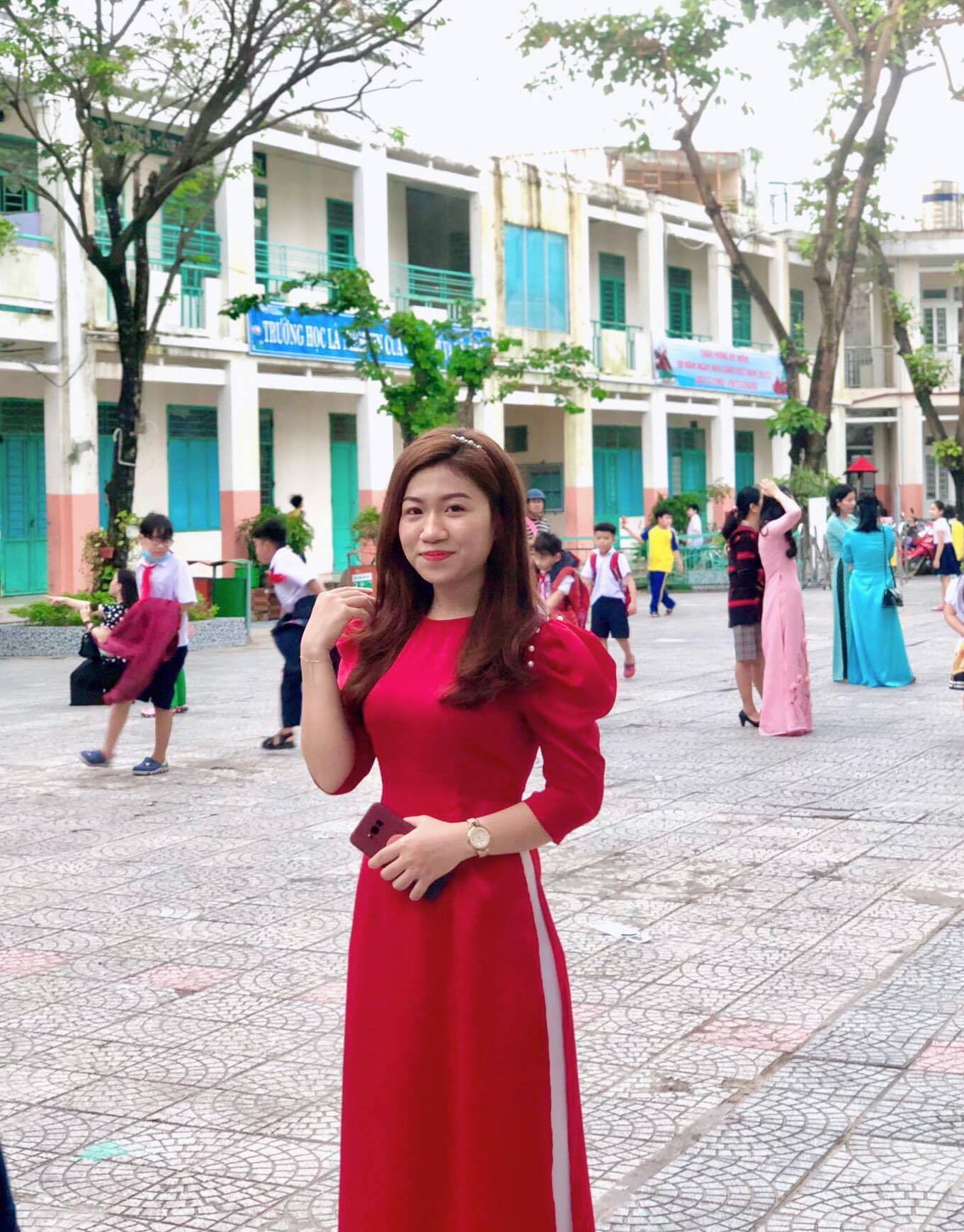 Áo dài cách tân tay áo phối ngọc( riêng áo)