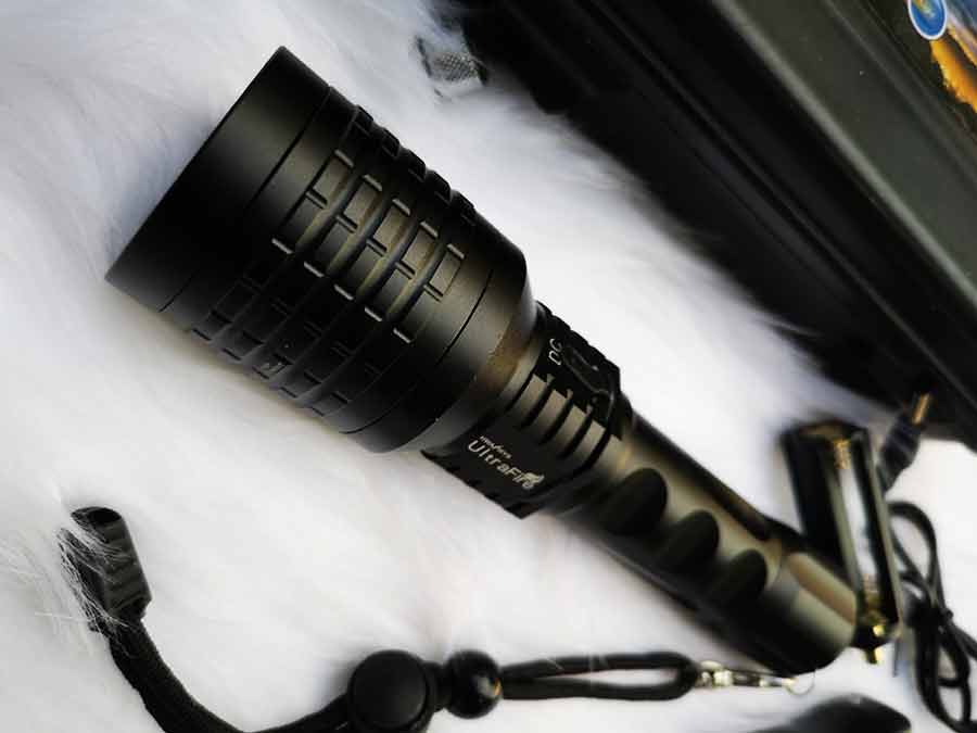 Đèn pin đèn laser tia xanh lá tia đỏ 3 trong 1 cao cấp