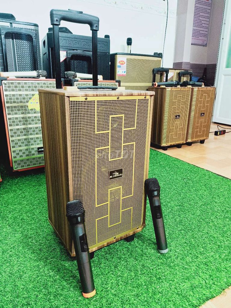 Loa kéo kiomic k89 tặng 2 mic không dây