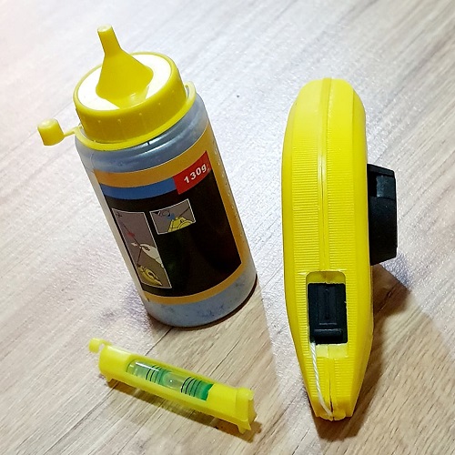 Bộ Dụng Cụ Bật Mực Lấy Vạch Đường Thẳng Trong Xây Dựng 3 Món Gồm Cuộn Dây Chỉ 15m, Ống Nivo Nhựa, Bình Mực Bột 130g