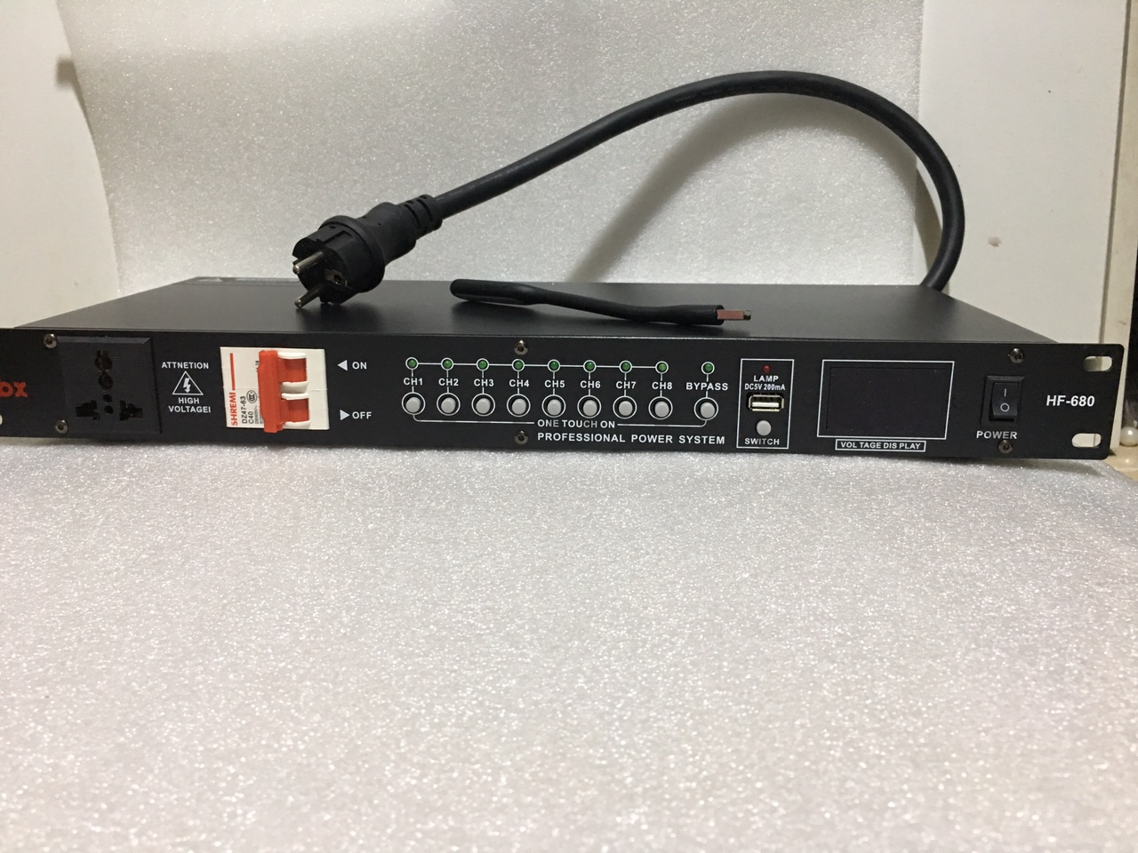 Quản lý nguồn dbx HF - 680 , 9 CỔNG . Có đèn led