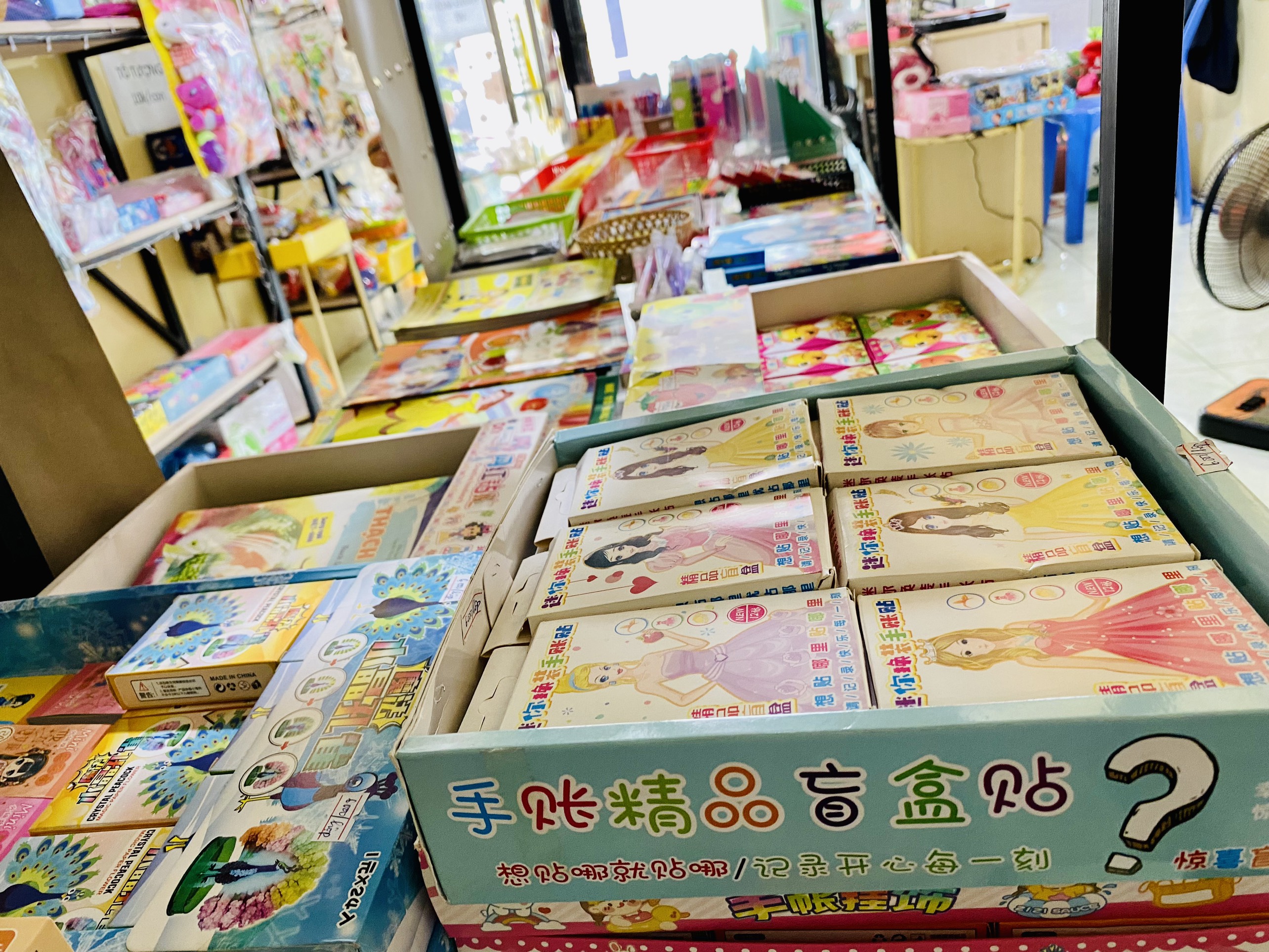 Hộp hình dán sticker công chúa 12 mặt