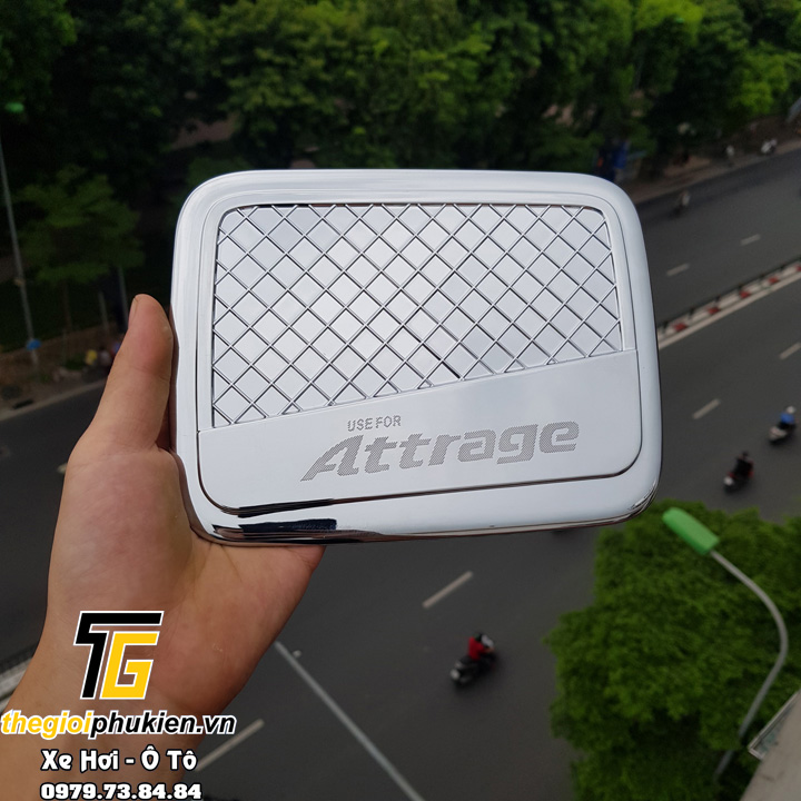 Ốp nắp bình xăng Mitsubishi Attrage 2018-2020 mạ Crom