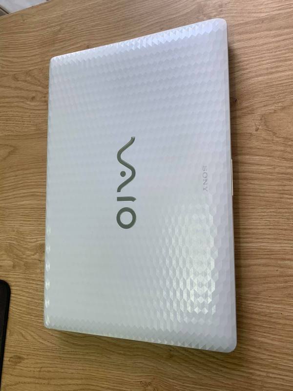 Laptop Cũ Sony Vaio VPCEH Vân Kim Cương Core i5 Ram 4G ổ 500G màn 15.6 đủ phím số