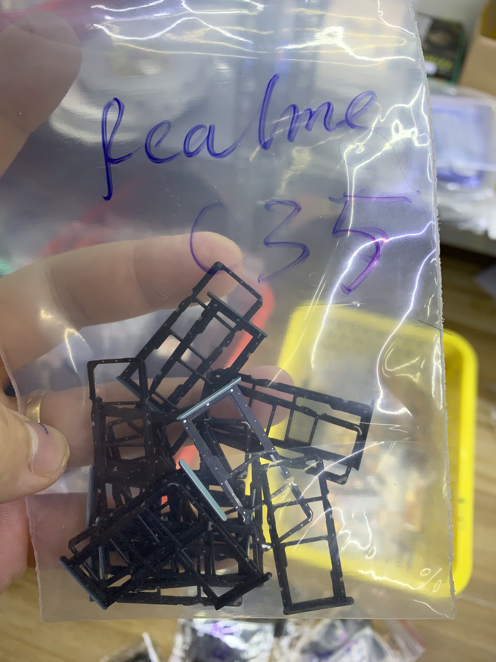 Khay sim realme C35
