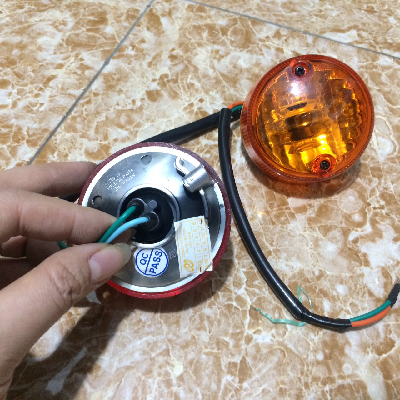 Combo 2 củ xi nhan trước xe CUB đời mới