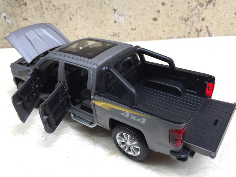[HCM]Mô hình xe  Chevrolet SILVERADO 1500 2020 1:32