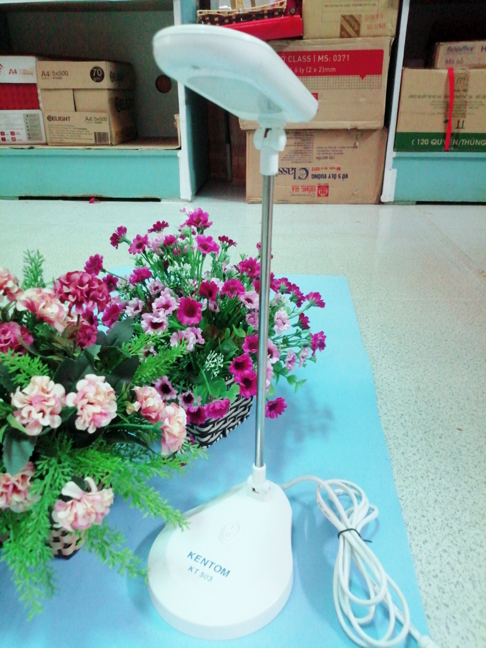 Đèn bàn học chống cận hiệu Kentom KT 503