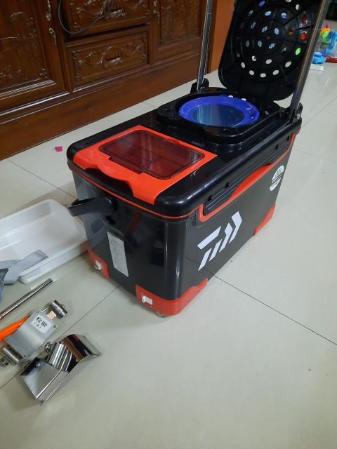 Thùng câu cá Daiwa 32l  (cam kết bán hàng chất lượng có bảo hành)