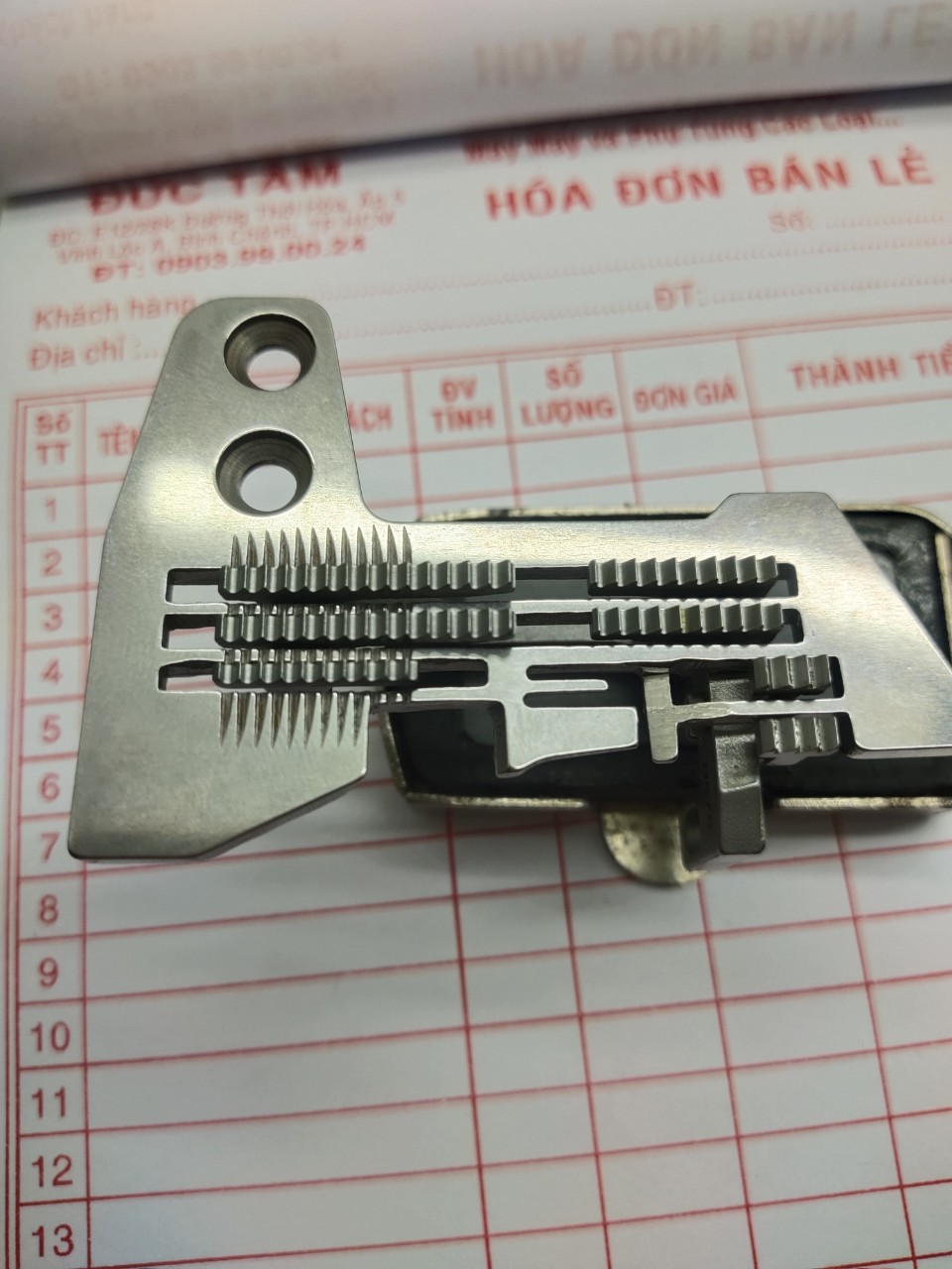 com bo  răng cưa mặt nguyệt vắt sổ chân vịt vắt sổ