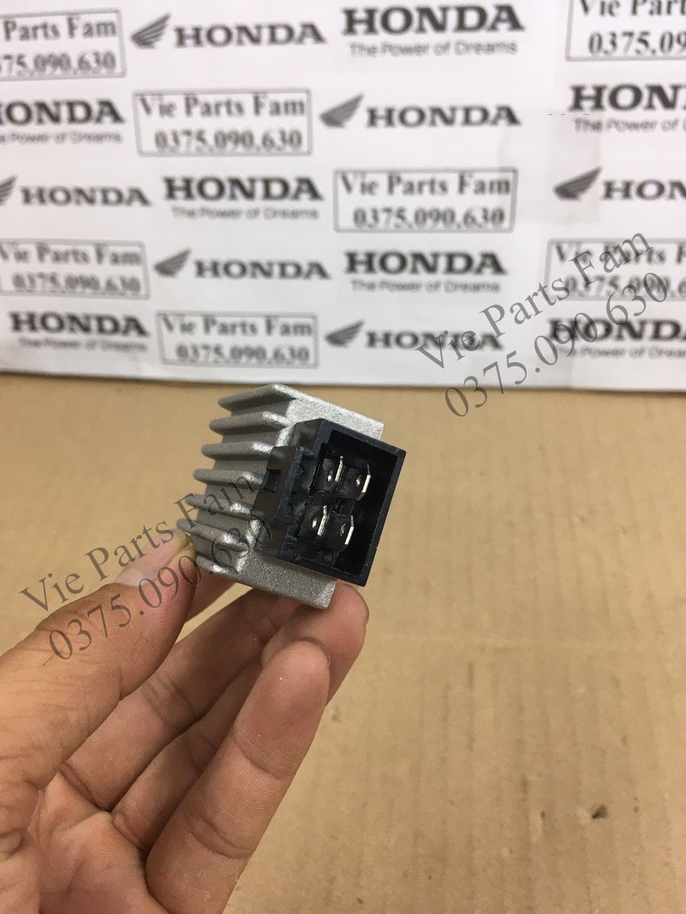 Cục sạc xe máy lắp cho Dream , wave , và nhiều xe khác