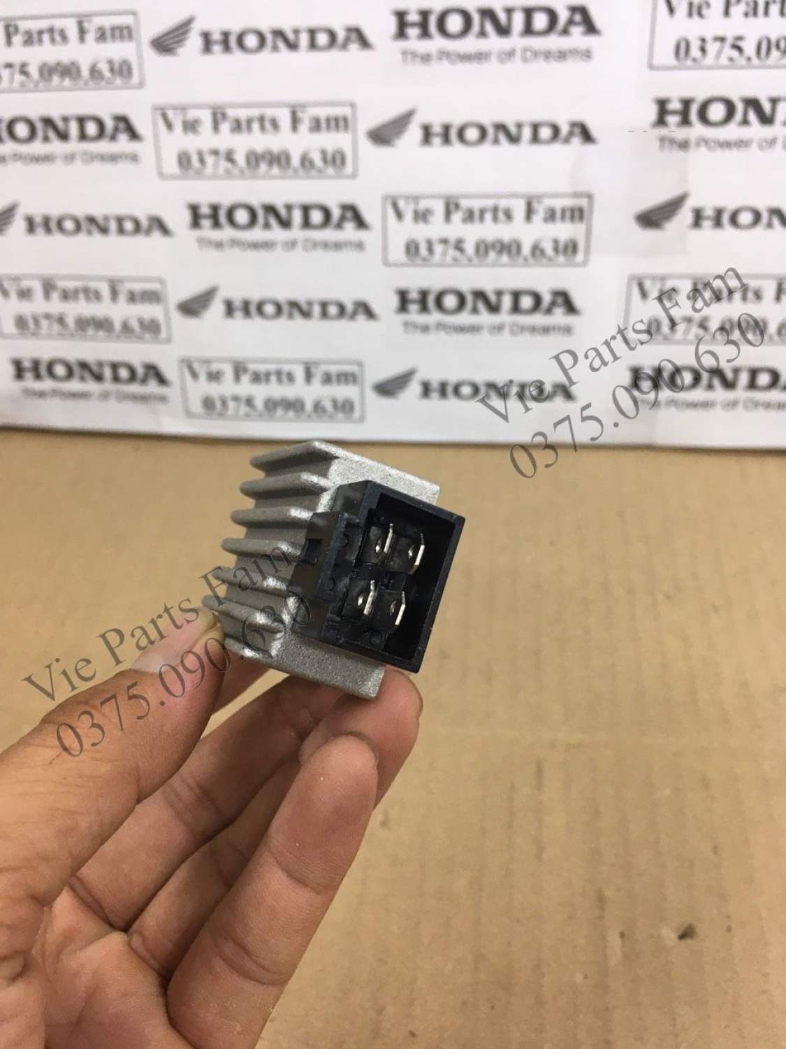 Cục sạc xe máy lắp cho Dream , wave , và nhiều xe khác