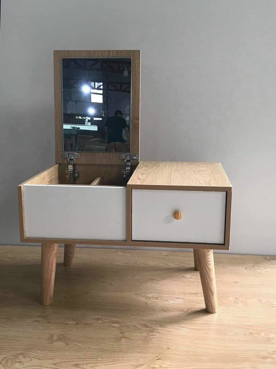Wooden dressing table with mirror