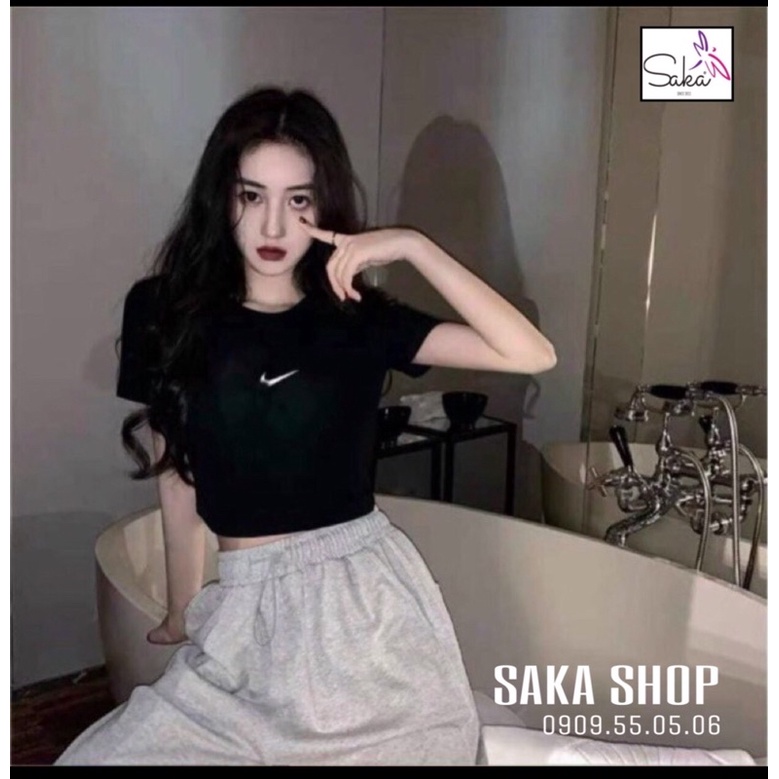 Áo thun crop nữ trắng đen thêu logo nổi