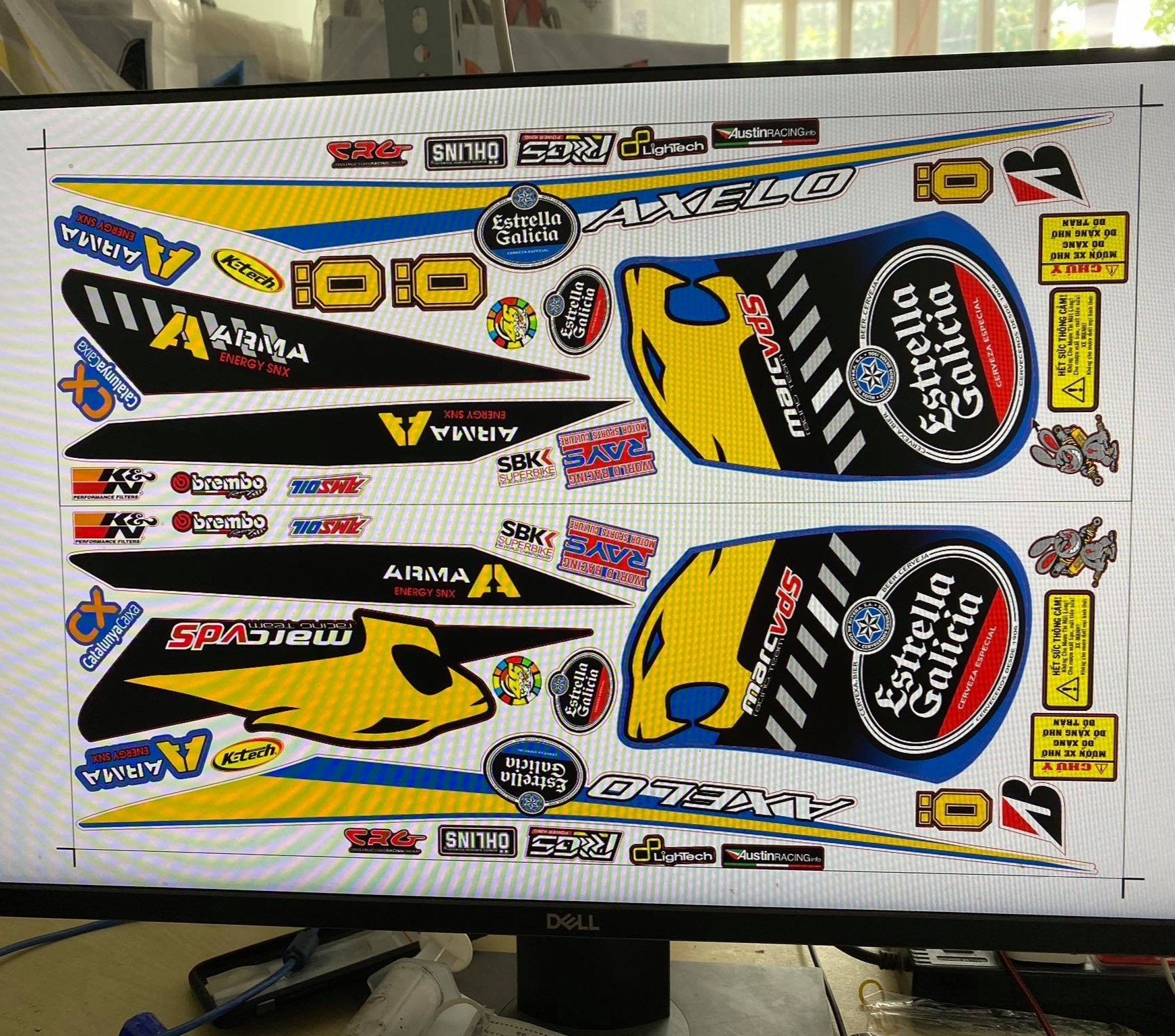 Tem xe axelo đầu con báo dán xe trắng xanh gp