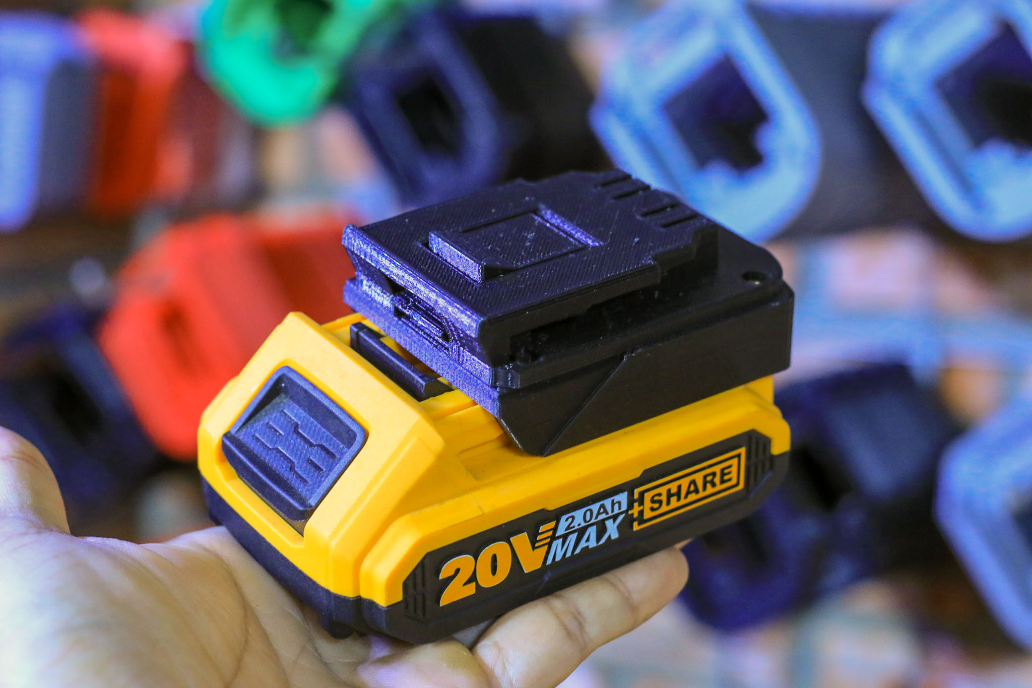 Ngàm chuyển pin Ingco - Total maxshare dùng cho máy dewalt 20v