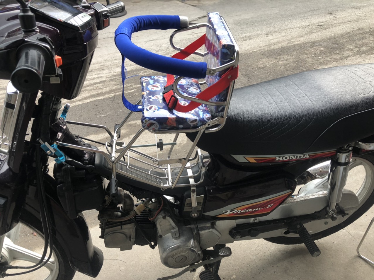 Ghế ngồi xe máy SỐ có vòng đai an toàn - Ghế xe máy dùng cho các dòng xe số có dây thắt an toàn có chân gác