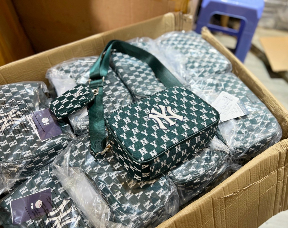 Túi đeo chéo nữ  dáng vuông  2 size