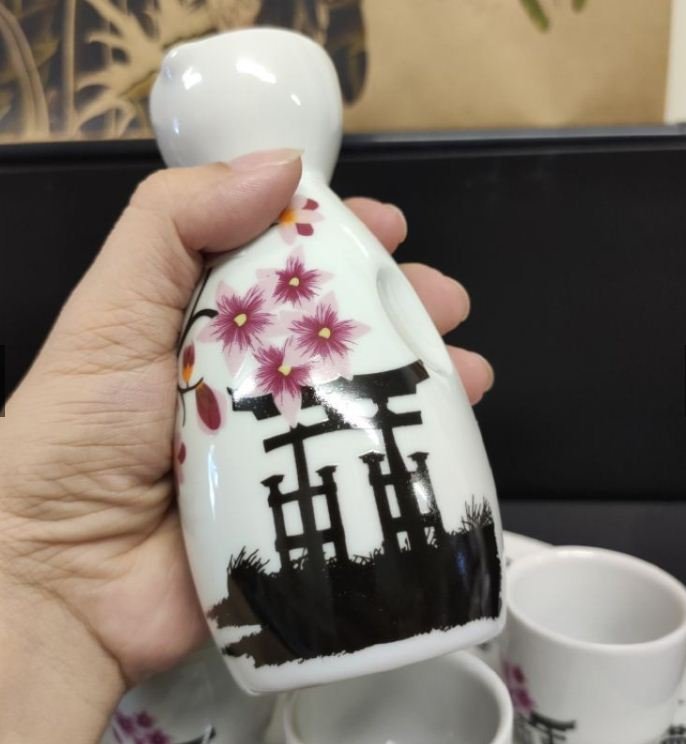 Bộ bình ly uống rượu sake sakura (gồm 1 bình 4 ly)