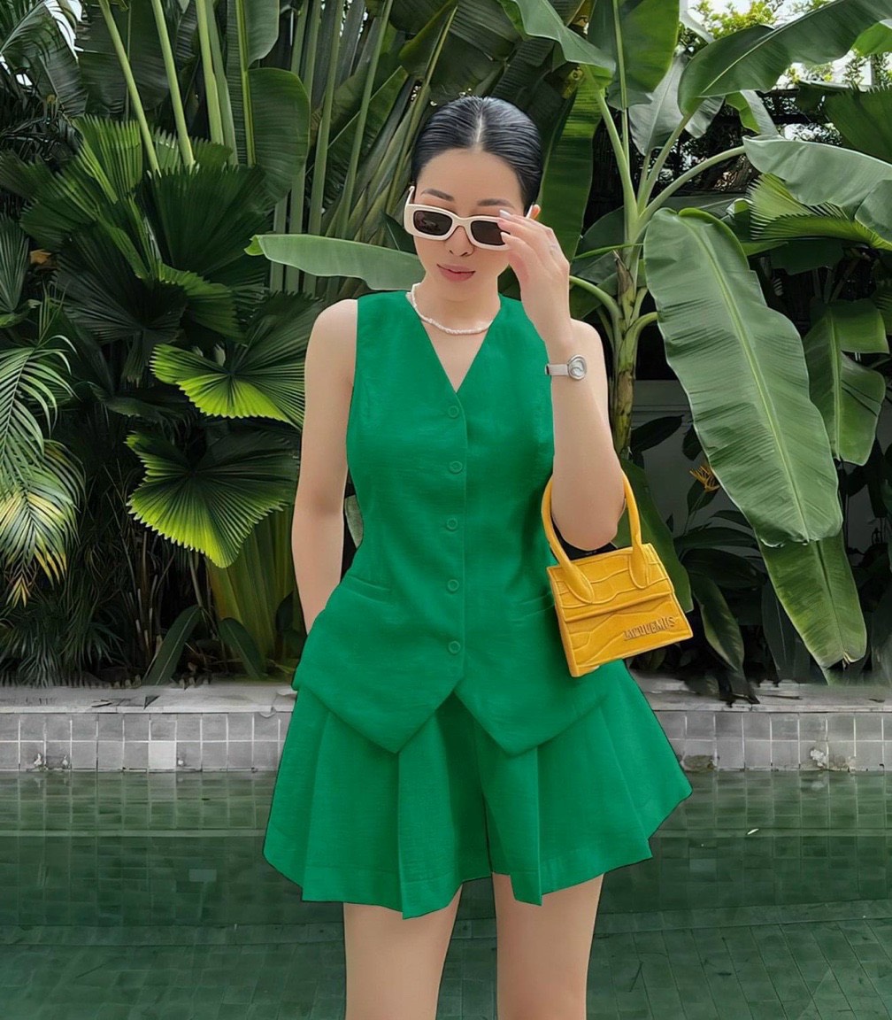 Set bộ thời trang áo sơ mi gài nút sát nách cùng quần giả váy, Set đồ nữ dễ thương với quần đùi dập ly áo gile cột tay xốp, Set bộ áo sát nách thời trang gài nút mặc mix quần xếp ly cá tính DX