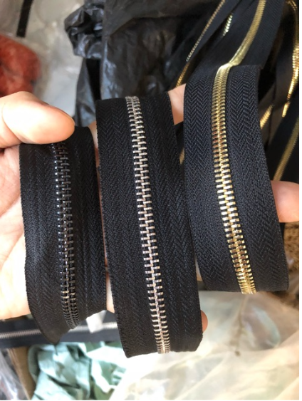 Black Zipper Puller # 5 (Excluding Tractor Head, Tractor Hitch)