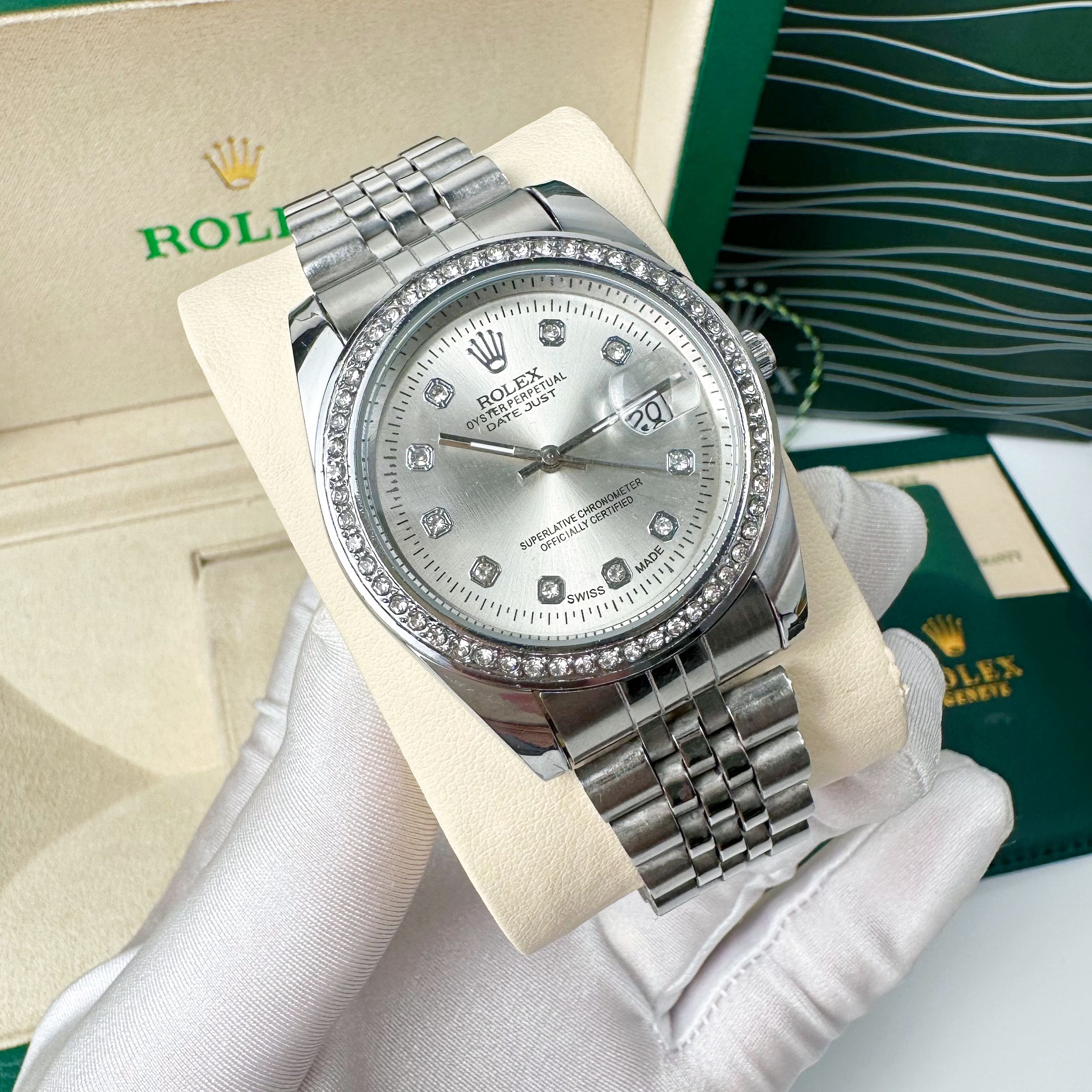 Đồng hồ Rolex nam đính đá sang trọng, dây thép chống gỉ sét, có lịch ngày, chống nước sinh hoạt cực tốt, bảo hành 12 tháng