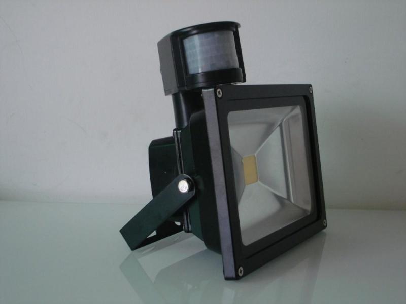 Đèn pha led cảm ứng chống trộm Led 20W trắng