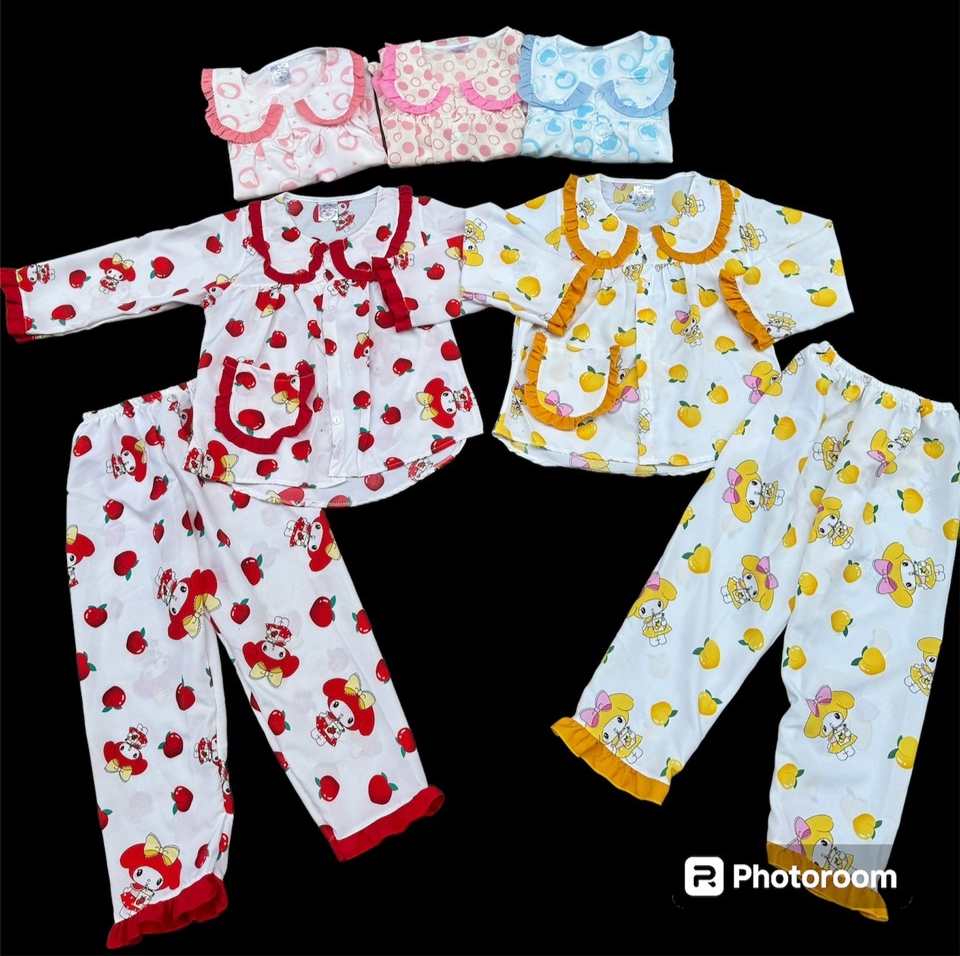 (3 bộ 3 màu 3 họa tiết khác nhau) Combo 3 Bộ Lụa Tay Dài Cổ Sen Bé (20-32kg)