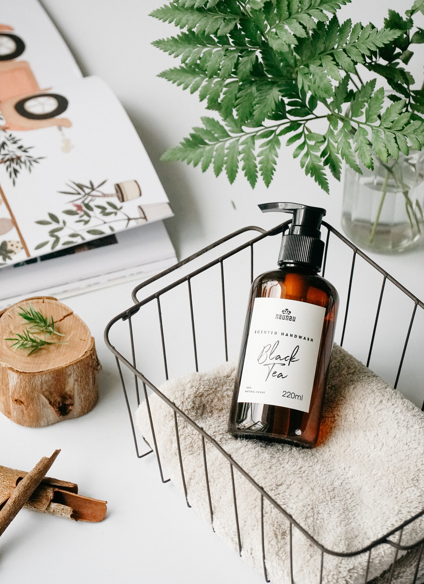 NƯỚC RỬA TAY BLACKTEA 300ML