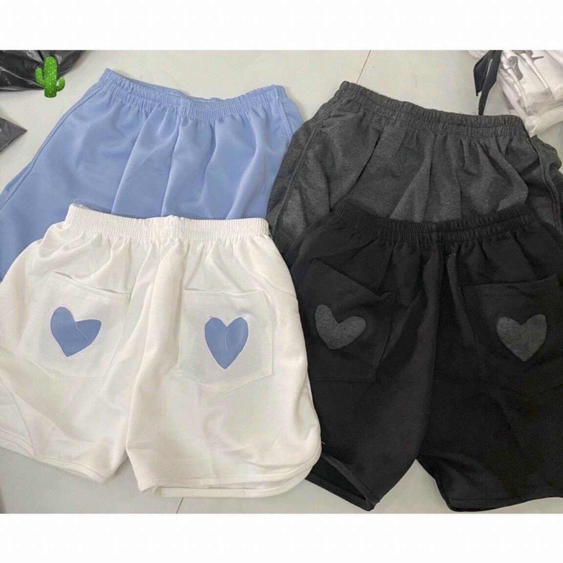 QUẦN SHORT THỂ THAO TRÁI TIM SAU TÚI