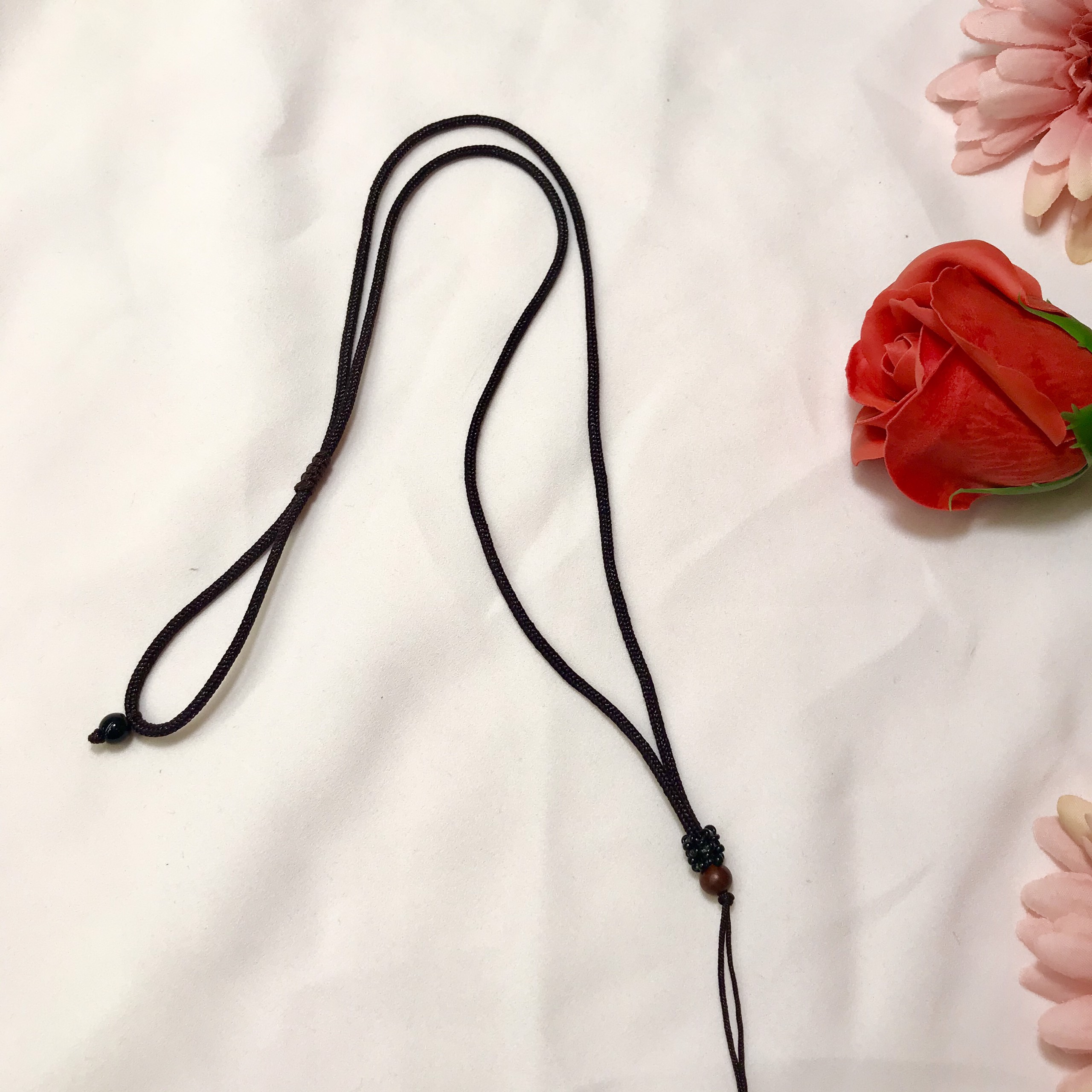 Dây đeo cổ Phong Thủy màu đen phối hạt
