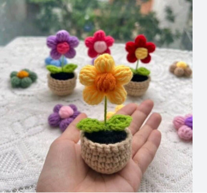 CHẬU HOA 5 CÁNH MINI BẰNG LEN