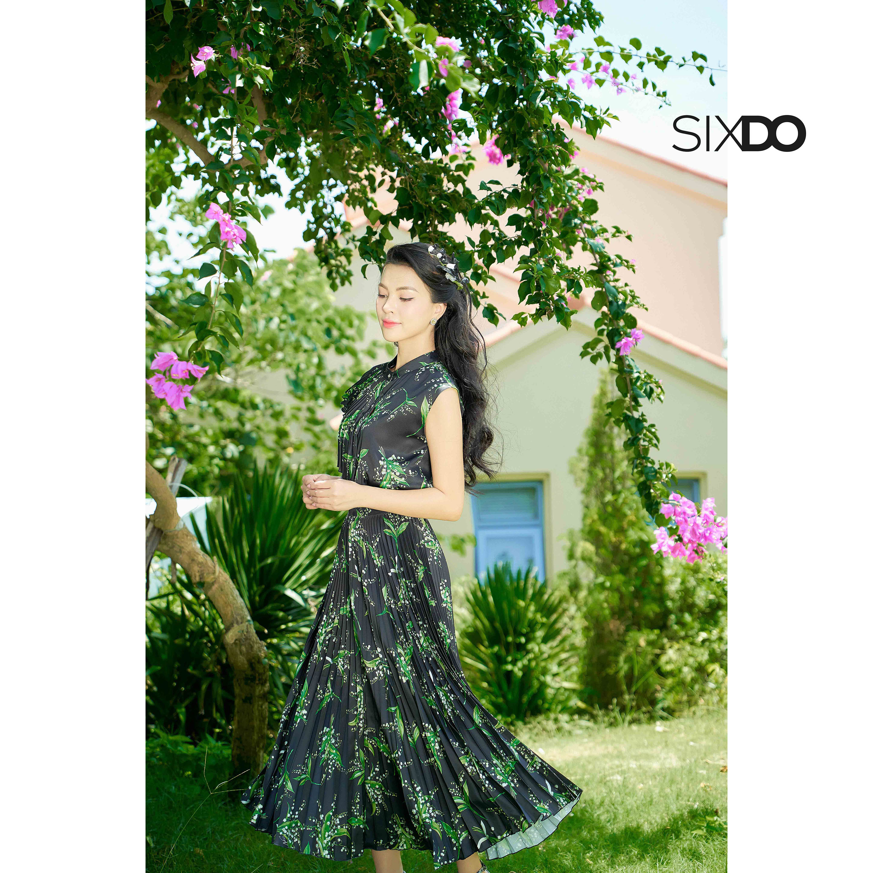 Áo sơ mi lụa hoa linh lan cách điệu SIXDO (Black Floral Silk Top)