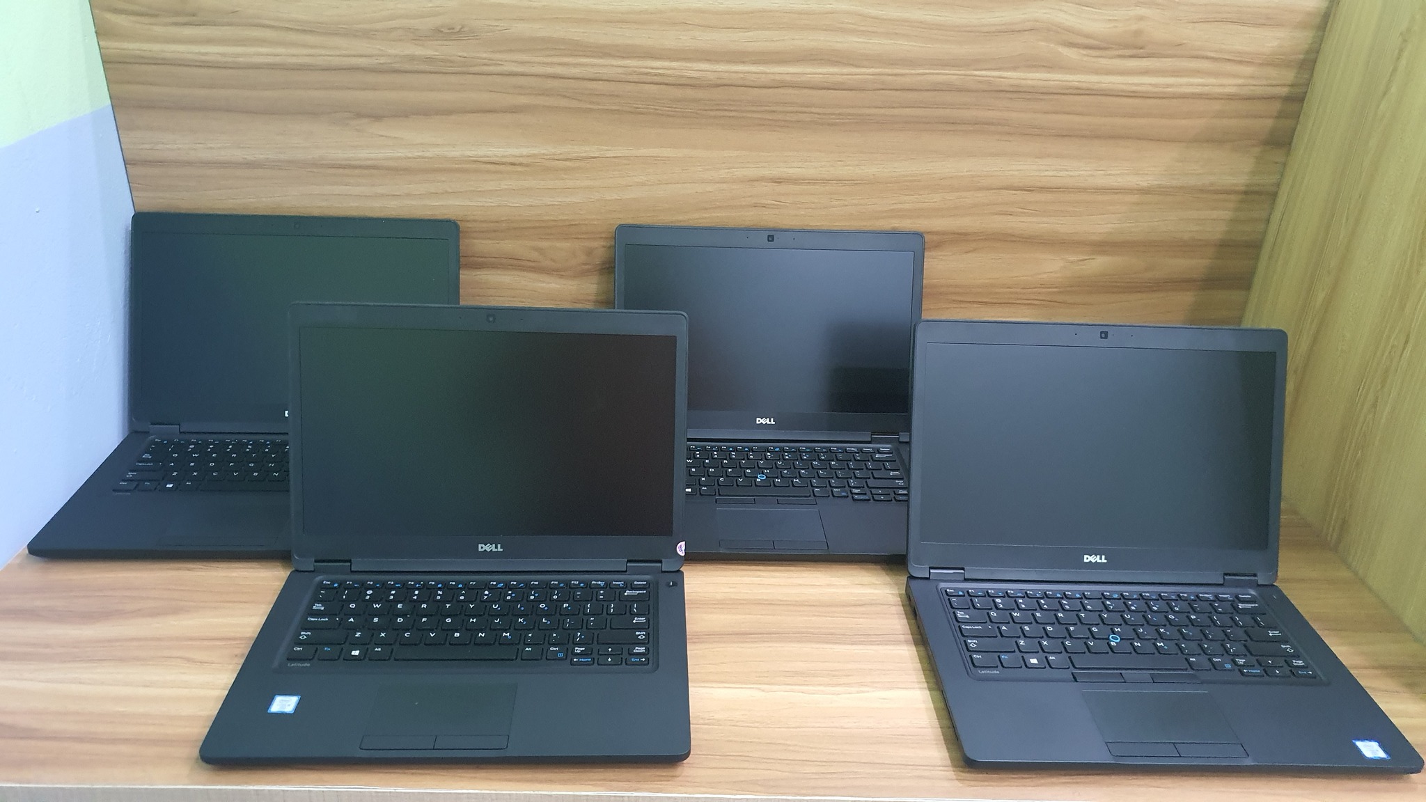 Dell 7470 6600u i5, DDR 8Gb, SSD 256Gb máy mạnh-Hàng nhập khẩu Renew - Quà tặng 4 món và Voucher tặng kèm Giá 6,900,000 Đồng*Miễn phí vận chuyển
