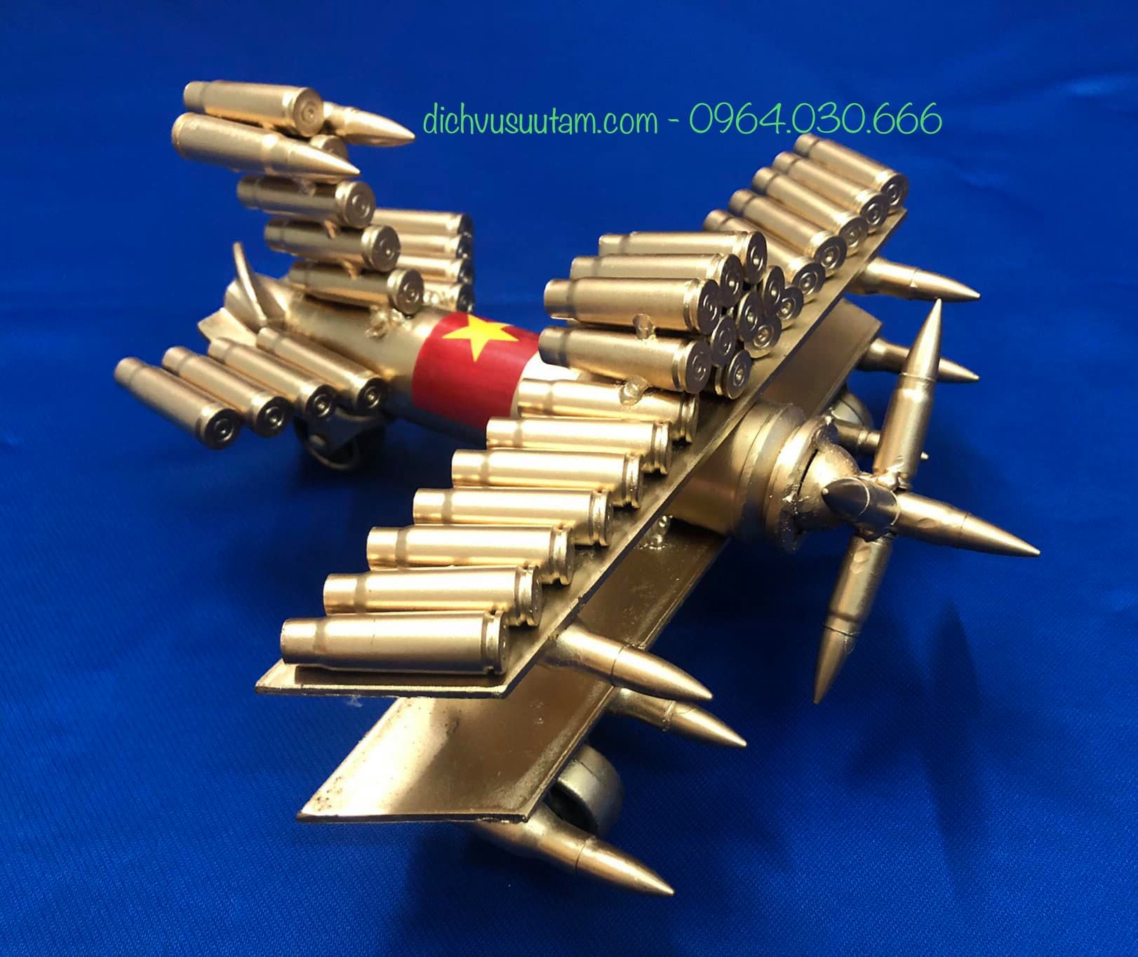 Mô hình Máy bay B52 làm bằng vỏ đan
