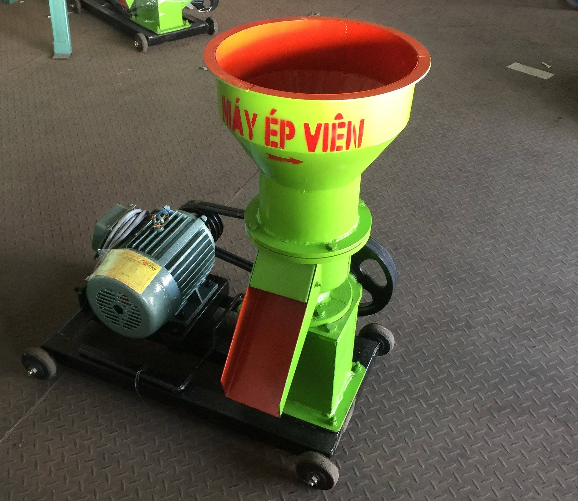 máy ép cám viên trục đứng S200